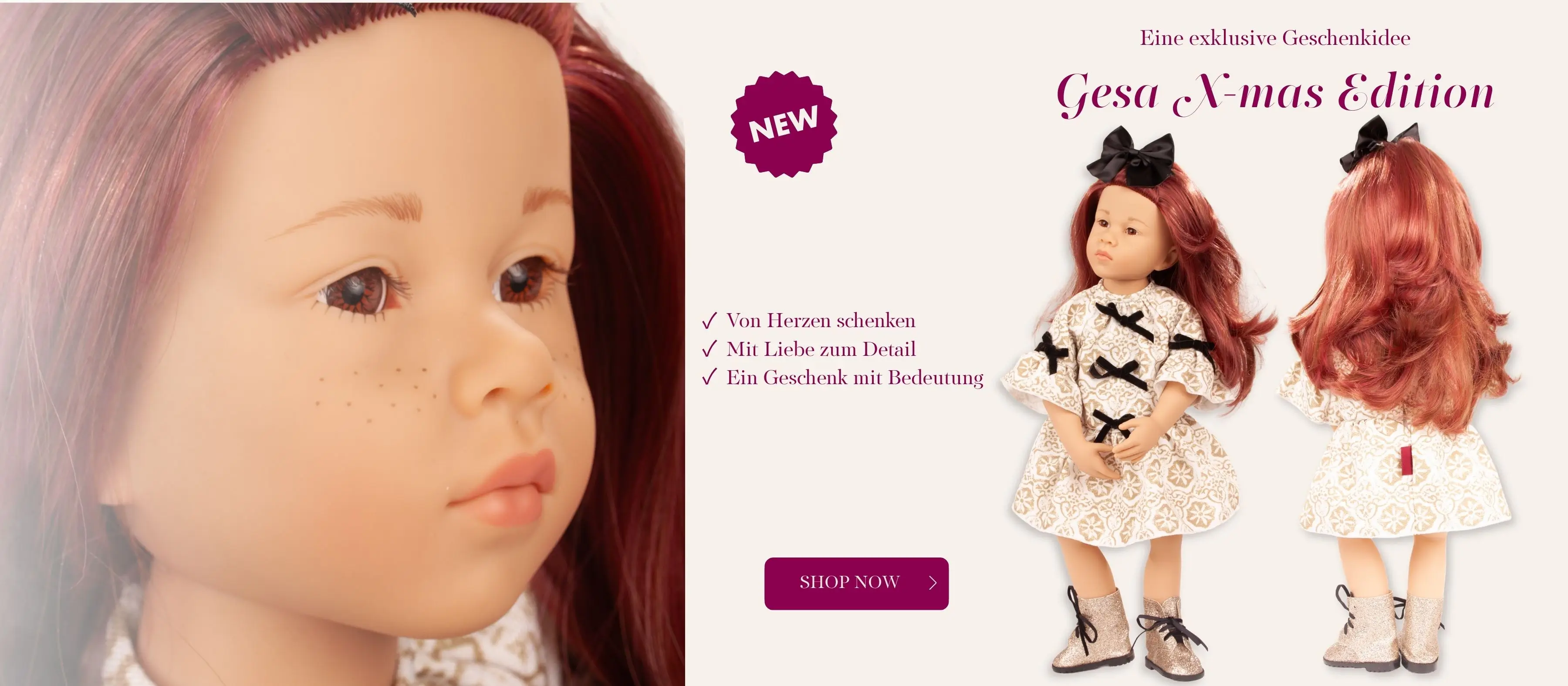 Weihnachtsedition Stehpuppe Gr. 50 cm mit rotem Haar und braunen Augen in einem beige-goldfarbenen Brokatkleid, dazu trägt sie Glitzerboots von Goetz