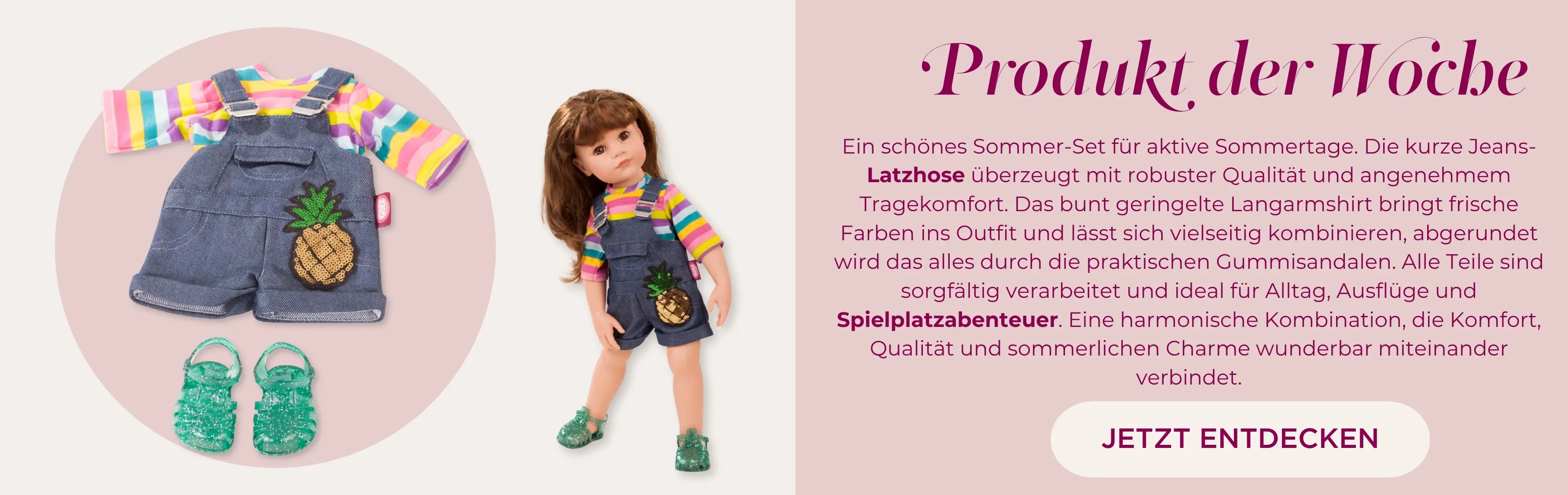 Bekleidungsset fuer Gr. 45-50 cm. Eine kurze Jeans-Latzhose mit geringeltem Langarmshirt und gruenen Sommersandalen von Goetz