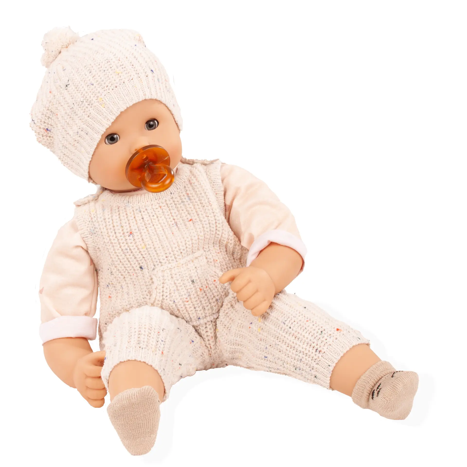 maxy-muffin-alles-strick-babypuppe-goetz-portrait-schlafaugen-blaue-augen-strickmuetze-ohne-haare-strickanzug-shirt-schnuller-soeckchen