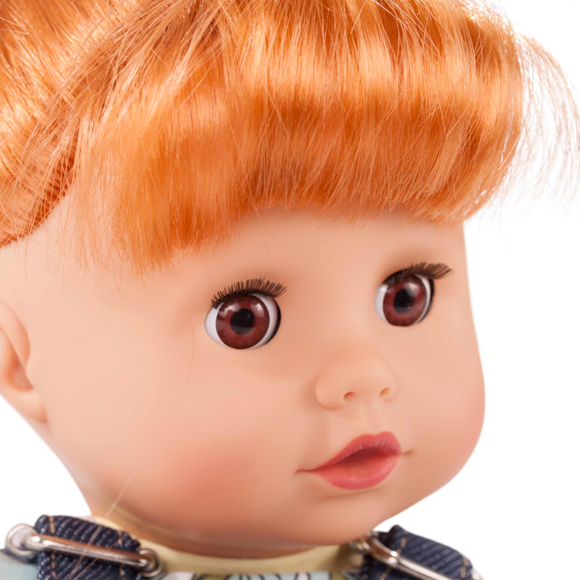 muffin-wild-cat-schlafaugen-babypuppe-rotes-haar-denim-latzhose