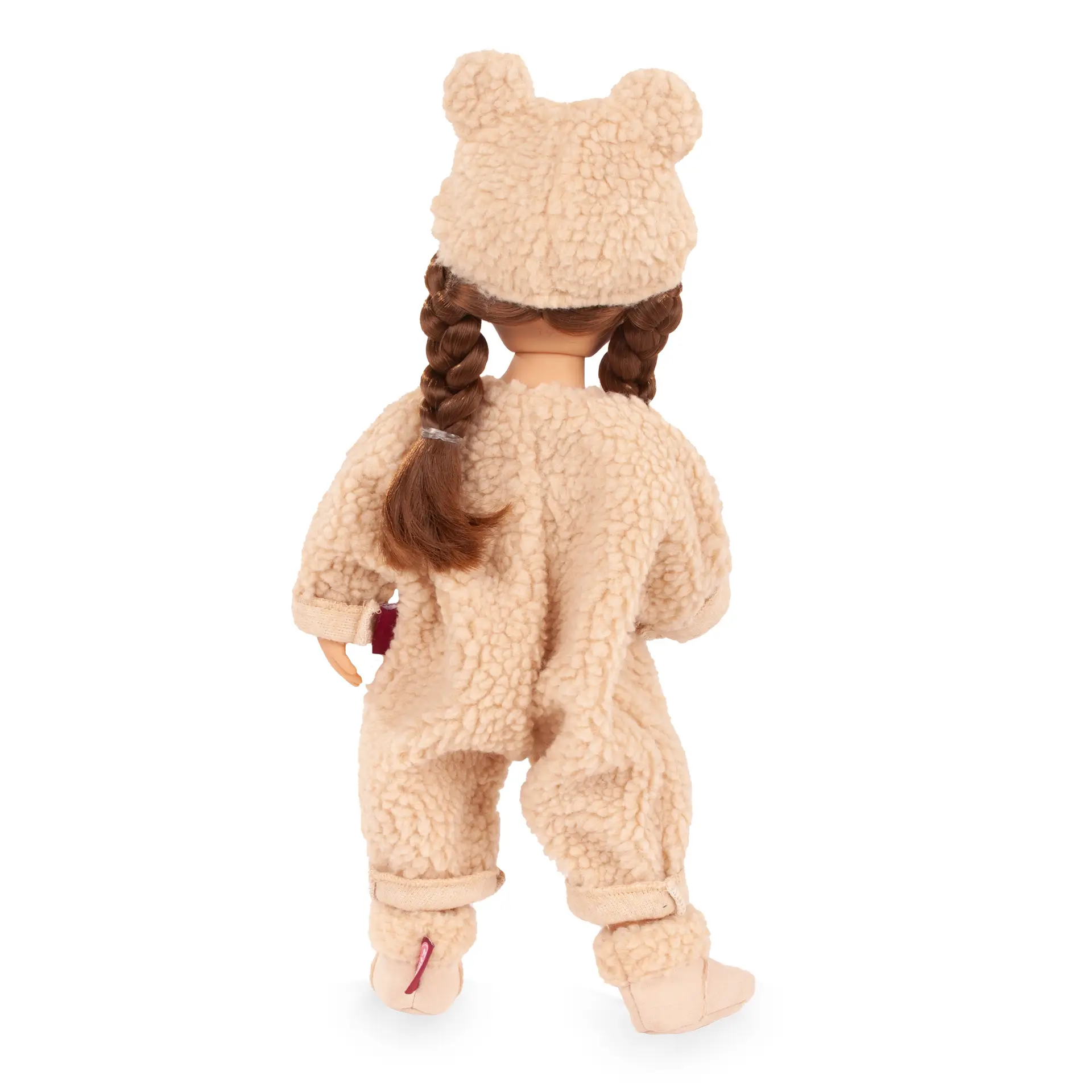2511151 Little Kidz Baerig Multigelenkstehpuppe Goetz Rueckansicht der Multigelenk-Stehpuppe Gr. 36 cm mit braunen langen Haaren, die zu Zoepfen geflochten sind und braunen Augen. Sie traegt einen beigefarbenen Teddy-Onesie mit passenden Winterstiefelchen und einer witzigen Cappy mit Baerchen-Ohren von Goetz
