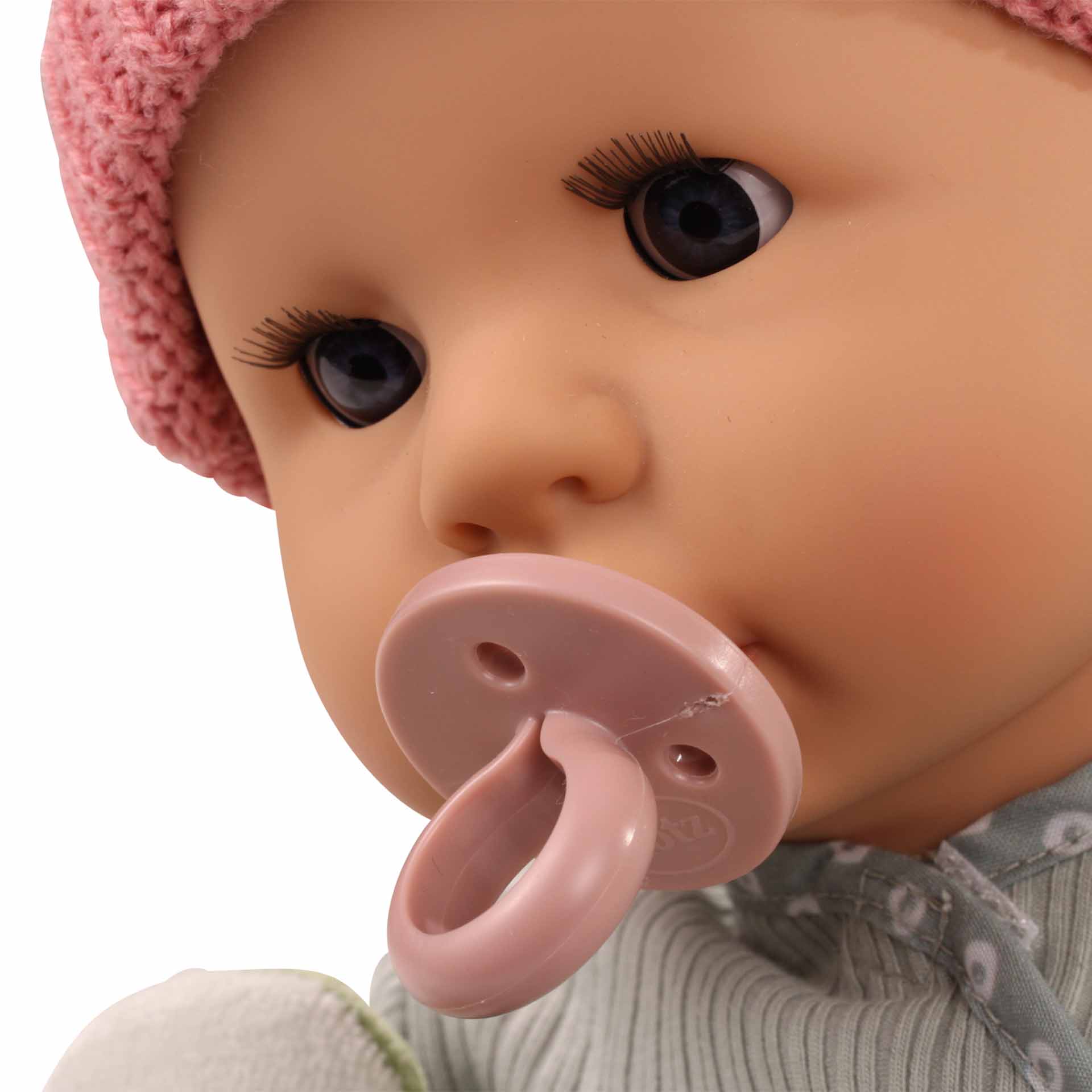 2261053-cookie-avocado-babypuppe-goetz cookie-avocado-portrait-schnuller-detailaufnahme-goetz