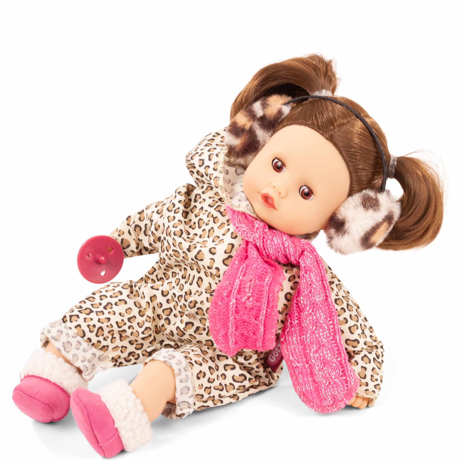 2420960-muffin-cats-babypuppe-goetz muffin-cats-babypuppe-goetz-schnuller-anzug-leoprint-leolook-schal-strickschal-fellboots-winterstiefe-ohrenschuetzer-schnuller-braunhaarig-schlafaugen-zoepfe