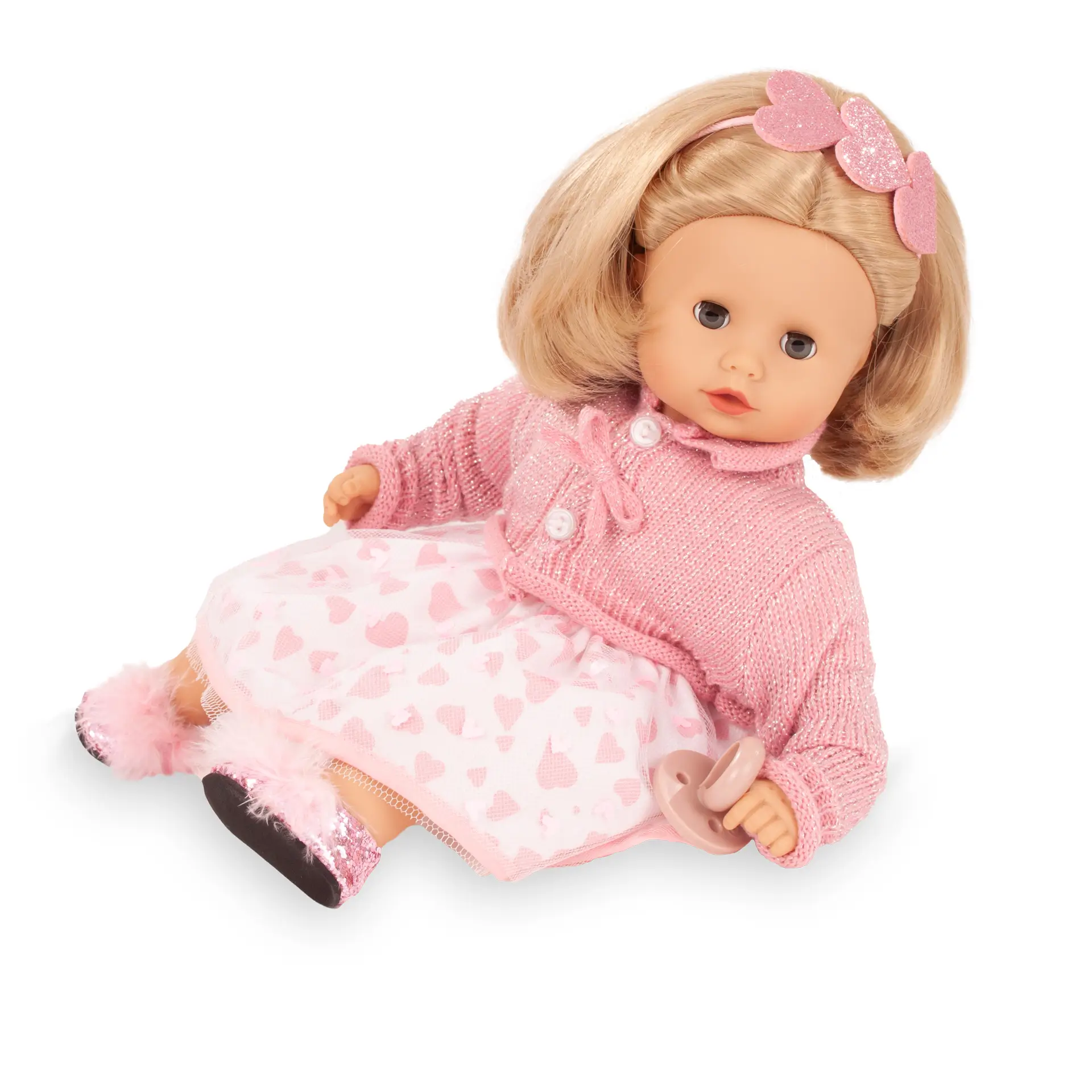 Babypuppe Gr. 30-33 cm mit blondem Haar und blauen Schlafaugen. Sie traegt ein rosa-weisses Sommerkleid mit rosa Glitzer-Strickjacke, dazu Glitzer-Ballerinas und einen Haarreif mit Herzen und Schnuller von Goetz
