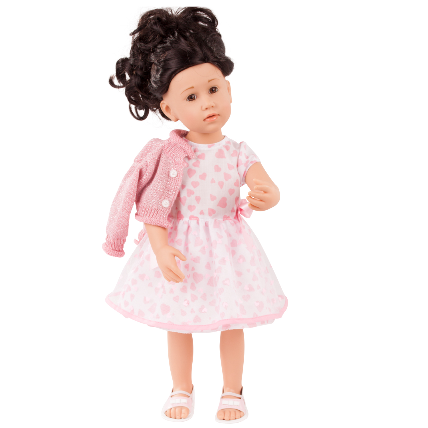 50 cm grosse braunhaarige Stehpuppe traegt Kleid mit Herzchenmotiv, rosa Strickjacke und Sandalen