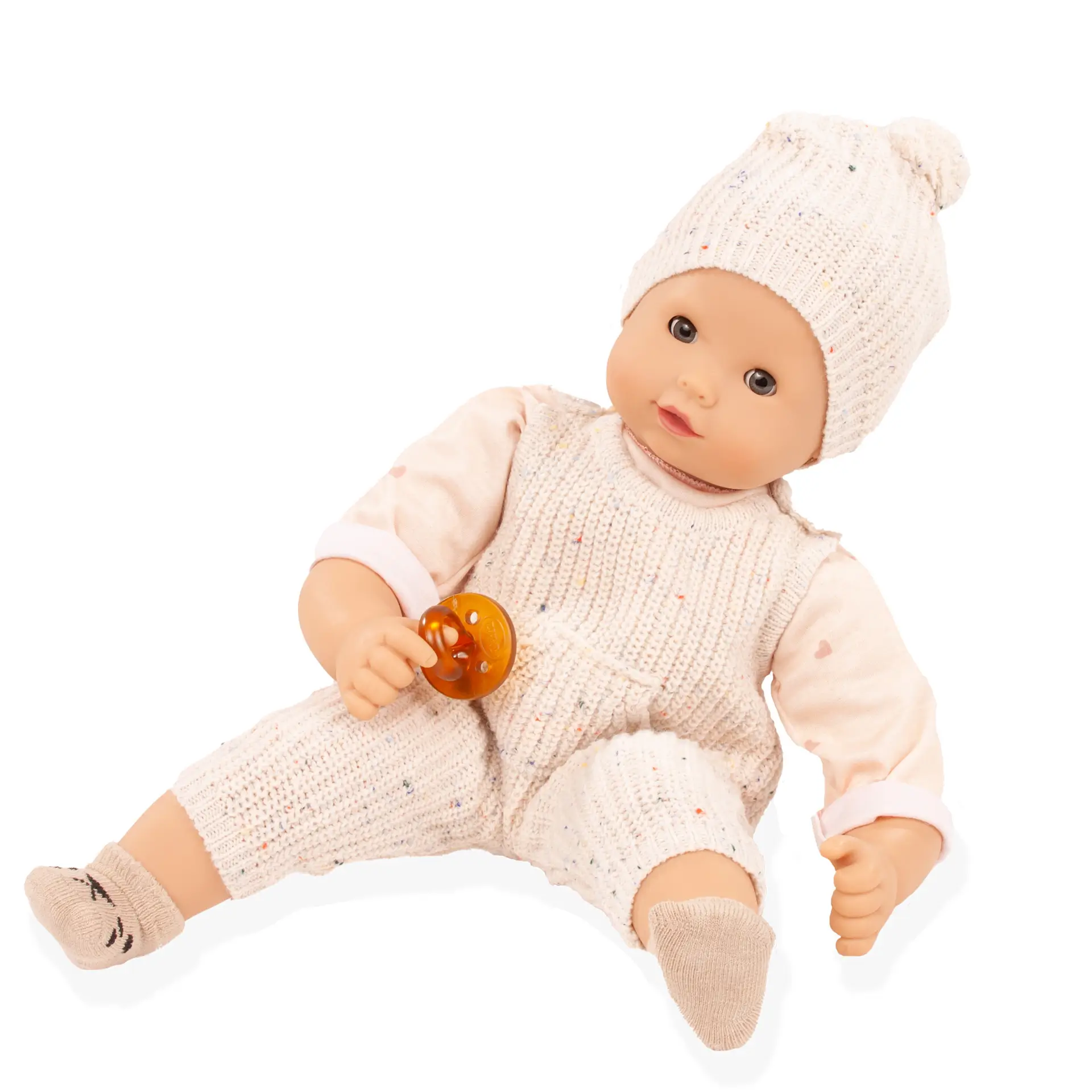 maxy-muffin-alles-strick-babypuppe-goetz-portrait-schlafaugen-blaue-augen-strickmuetze-ohne-haare-strickanzug-shirt-schnuller-soeckchen
