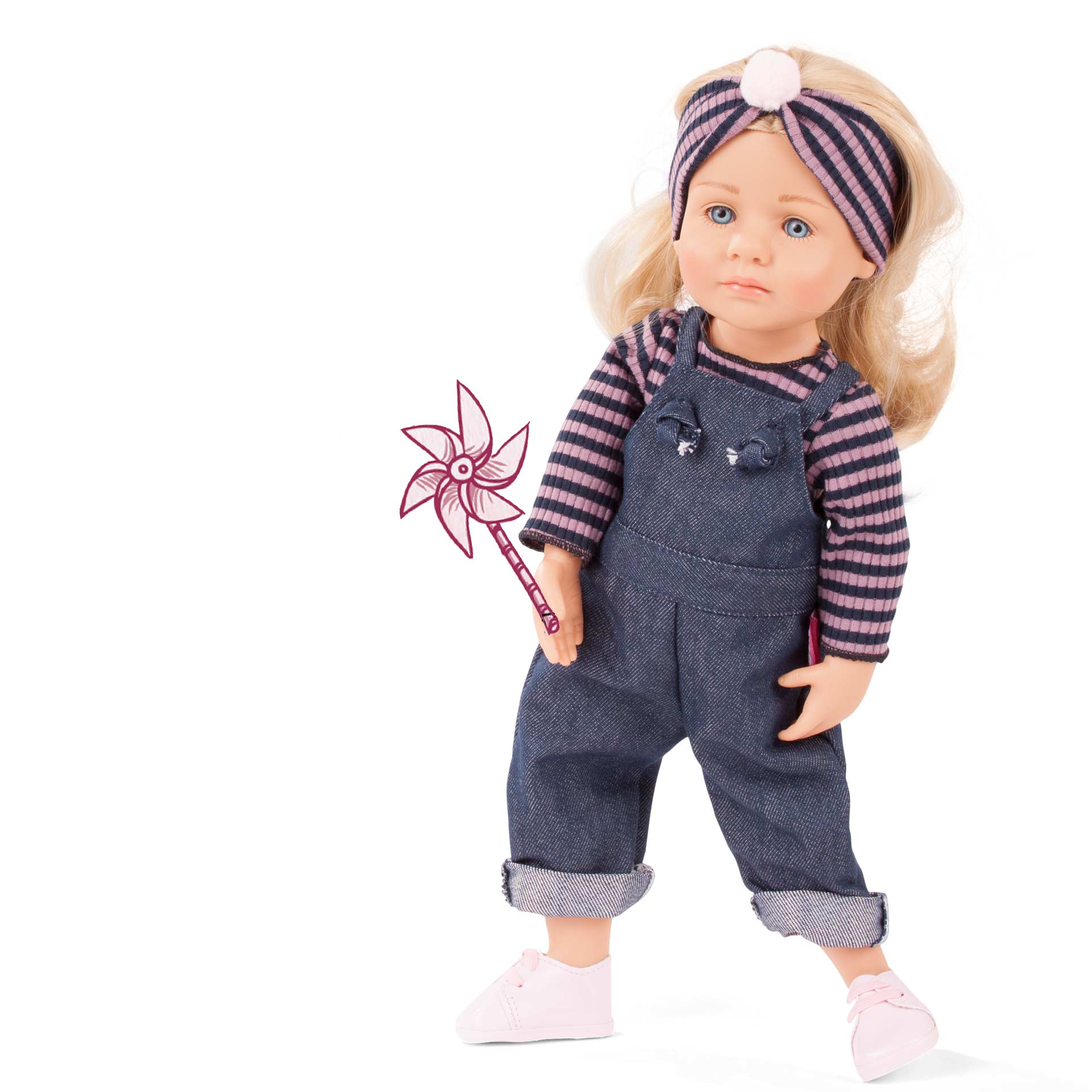 2011019-little-kidz-lotta-stehpuppe-goetz lotta-little-kidz-multigelenkstehpuppe-langarmshirt-haarband-jeans-latzhose-stoffturnschuhe-goetz