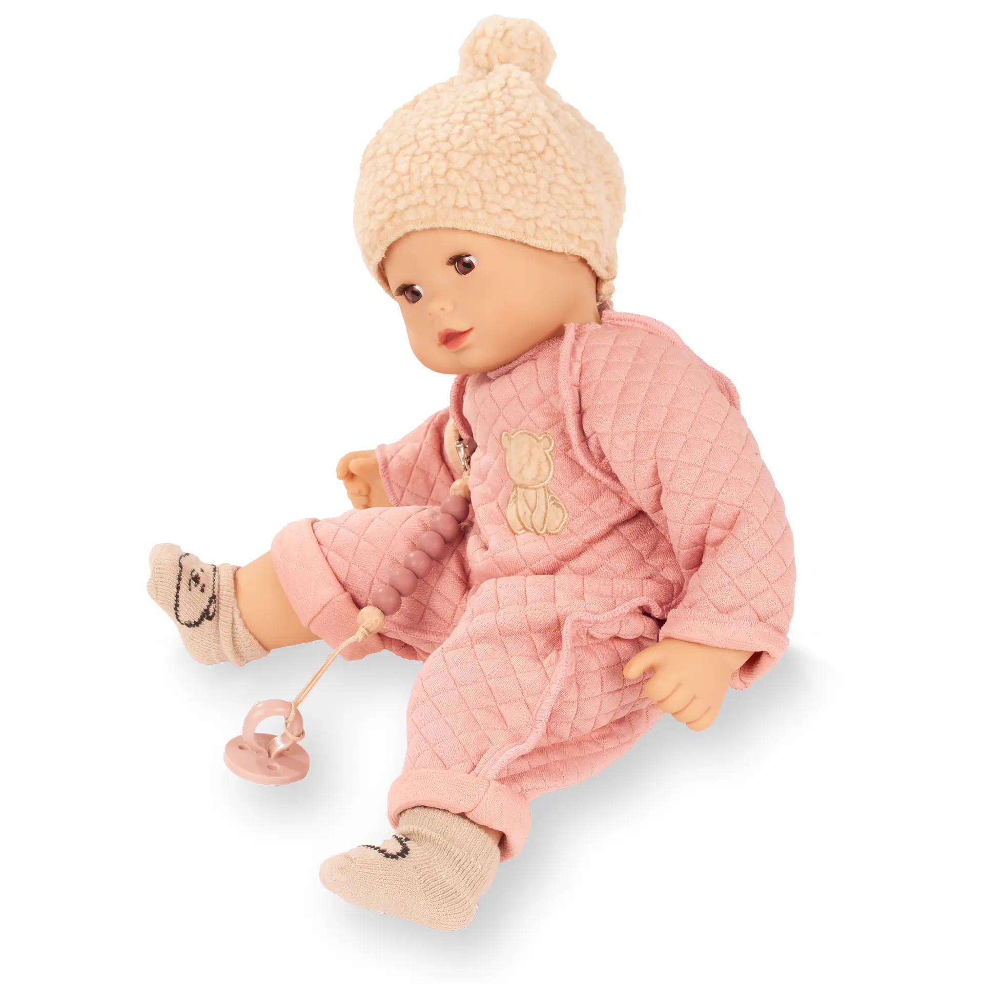 Babypuppe mit braunen Schlafaugen Gr. 42-46 cm. Im abgesteppten Anzug, mit Teddy-Applikation, einer Plueschmuetze und Soeckchen, dazu ein Schnuller mit Schnullerkette von Goetz