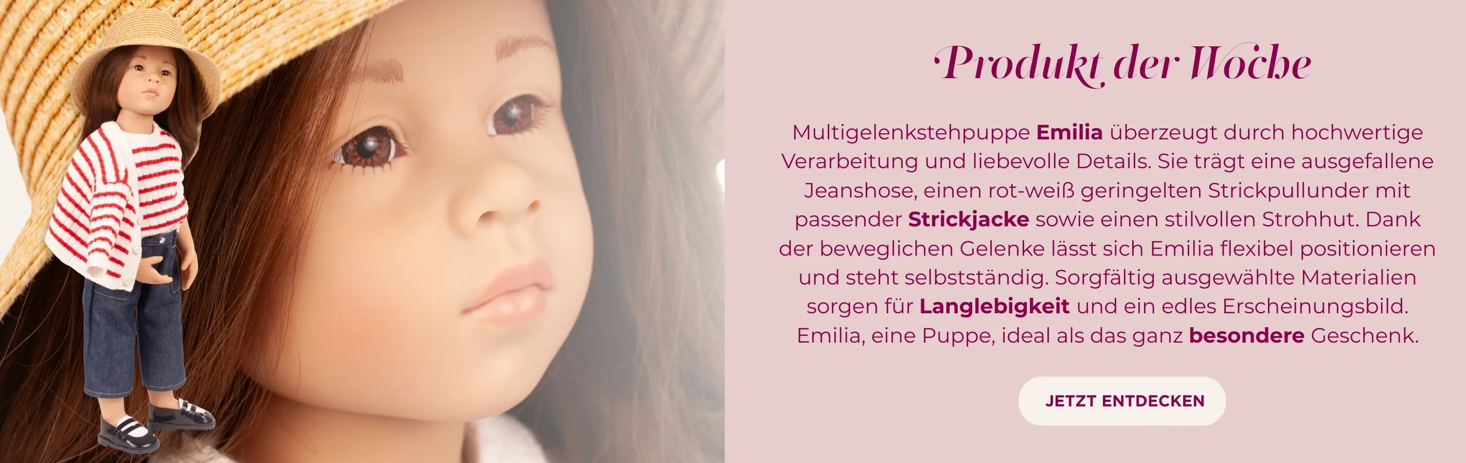 Stehpuppe Gr. 45-50 cm mit braunem Haar und braunen Augen. Sie traegt ein geringeltes Strickensemble mit Jeans und Spangenschuhen und einen Strohhut von Goetz