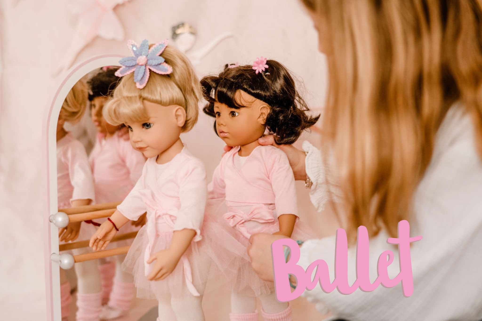 Themes Ballet Goetz Child plays with a black-haired and a blonde 50 cm ballerina standing doll at the ballet barre