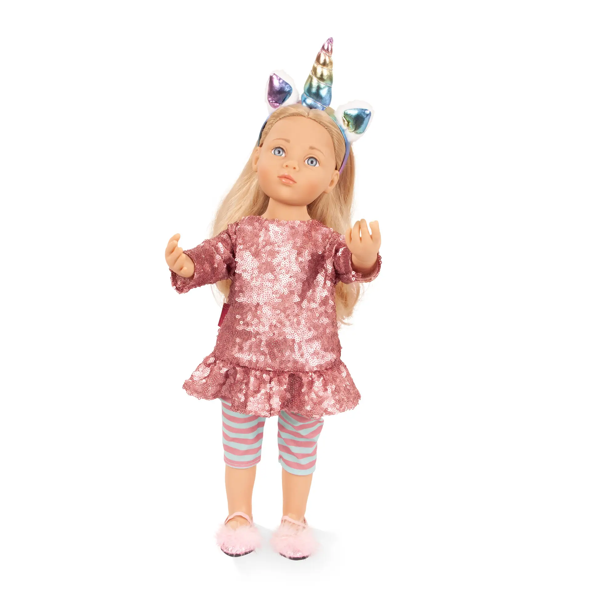Stehpuppe Gr. 50 cm mit blondem Haar und blauen Augen. Sie traegt ein Einhorn-Outfit mit Pailletten, Einhorn-Haarreif und Ballerinas von Goetz