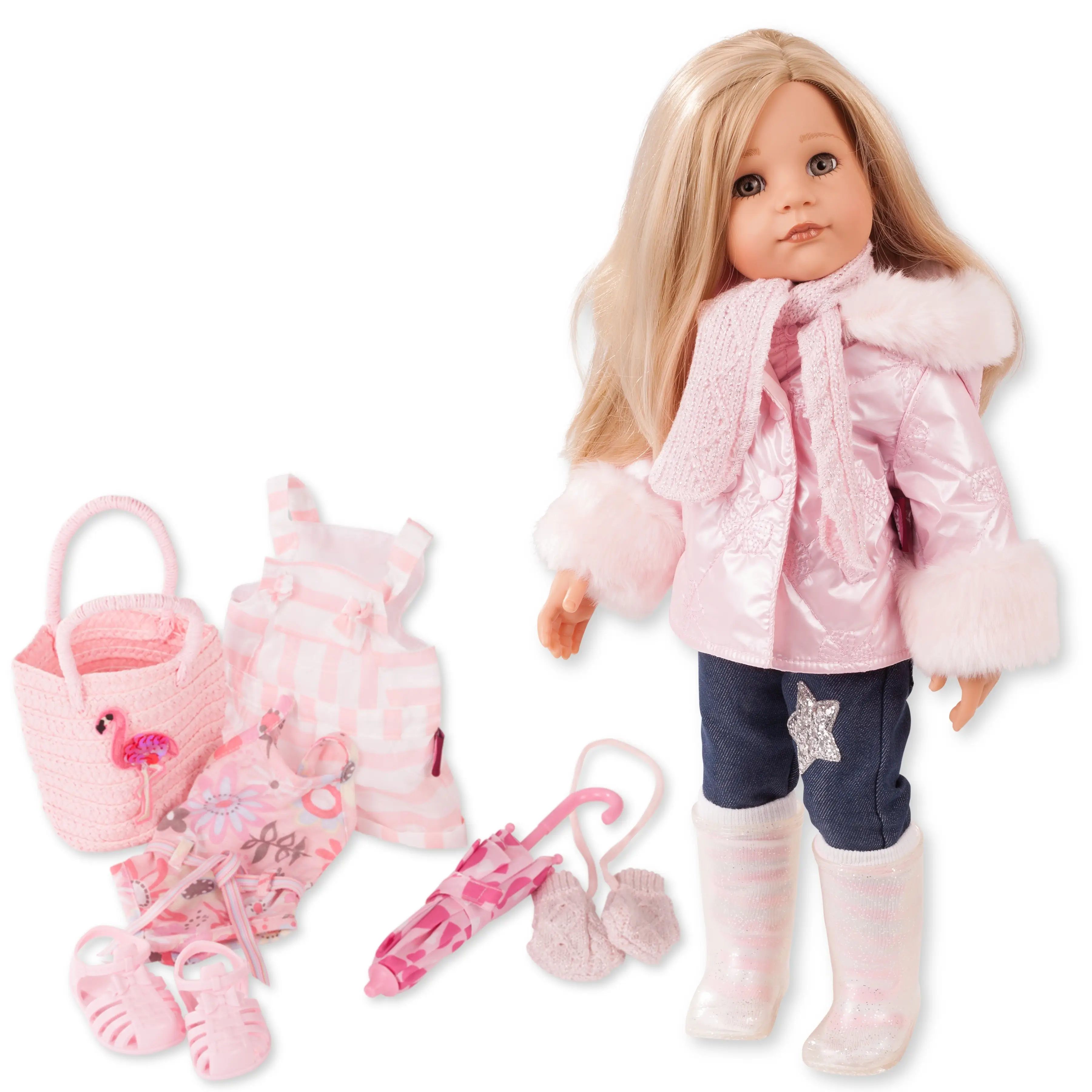 Stehpuppe Gr. 45-50 cm blond mit blauen Augen mit grossem Zubehoer. kurzer Latzhose, Basttasche, Sandalen, Regenschirm, Gummistiefel mit Struempfen, Jeans, Winterjacke mit Strickschal und -handschuhen von Goetz