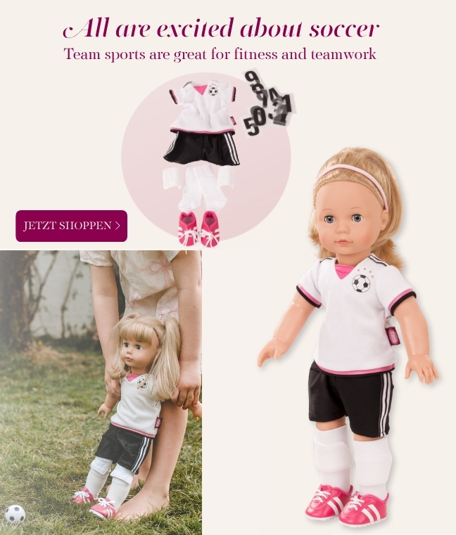 Bekleidungsset Soccer fuer Stehpuppen Gr. 45-50 cm in schwarz-weiss mit pinkfarbenen Fussballschuhen. Das Shirt kann mit den beiliegenden Zahlen individuell eine Zahl aufgebuegelt werden. Schienbeinschoner und ein Fussball sind auch dabei. Goetz