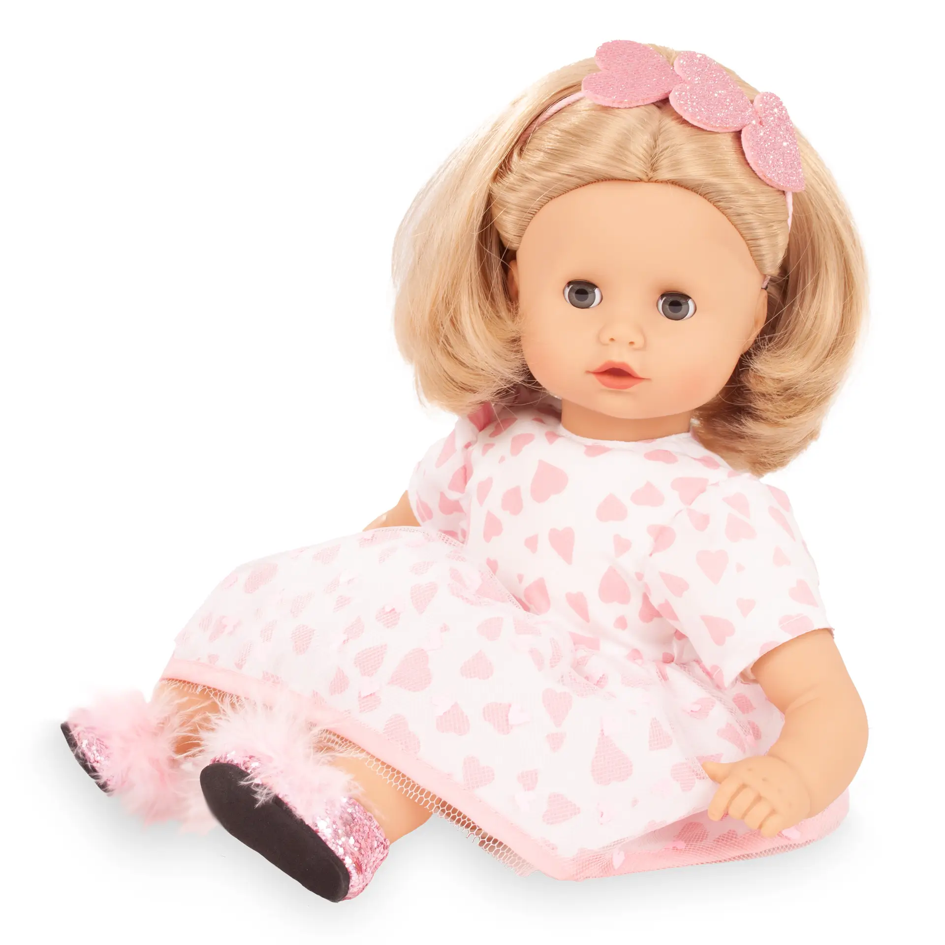 Babypuppe Gr. 30-33 cm mit blondem Haar und blauen Schlafaugen. Sie traegt ein rosa-weisses Sommerkleid, dazu Glitzer-Ballerinas und einen Haarreif mit Herzen von Goetz