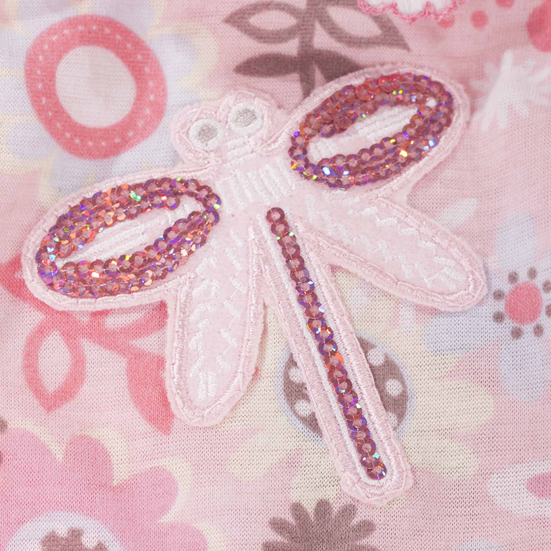 3402932-babykomi-bunte-wiese-goetz-detail applikation-perlen-libelle-goetz