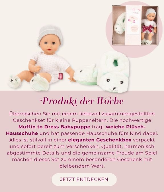 Babypuppe mit Schlafaugen, ohne Haare mit Muetze und Plueschhausschuhen, die gleichen sind auch fuers Kind anbei. Alles in einer edlen Geschenkbox verpackt von Goetz