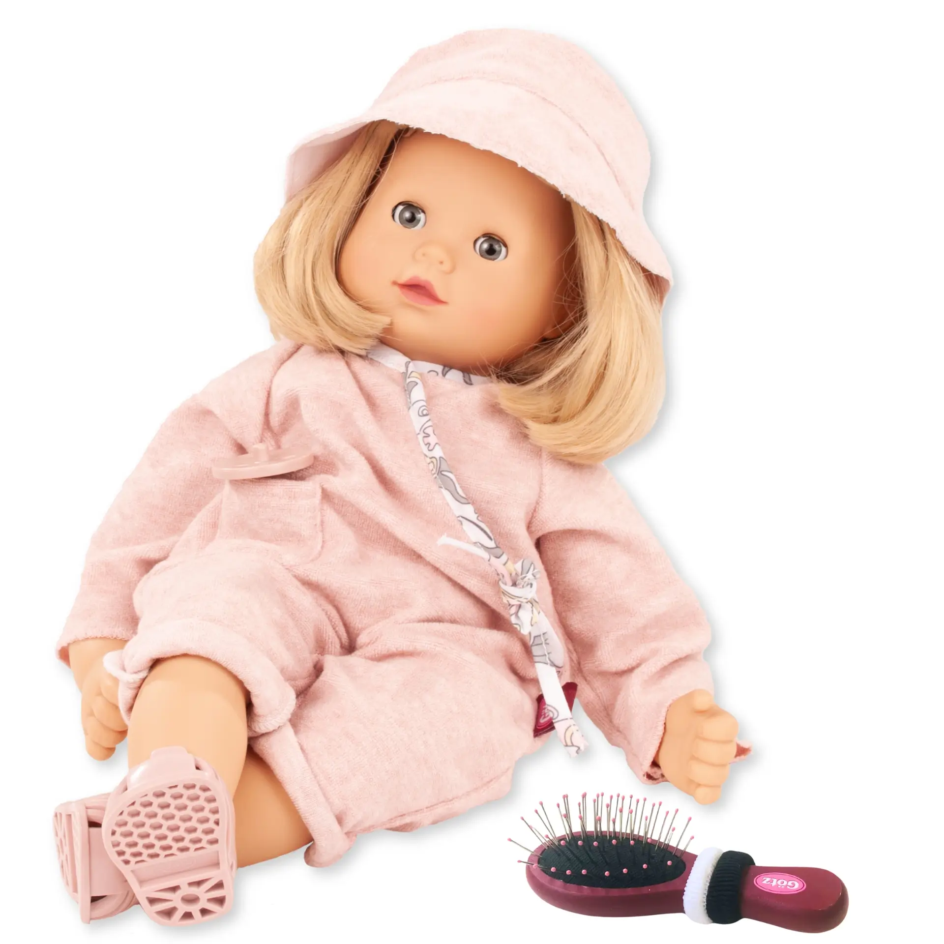 Babypuppe Gr. 42-46 cm mit Frotteeanzug in pastell-rose, dazu eine Cappy und Badesandalen und eine Buerste mit zwei Haargummis von Goetz