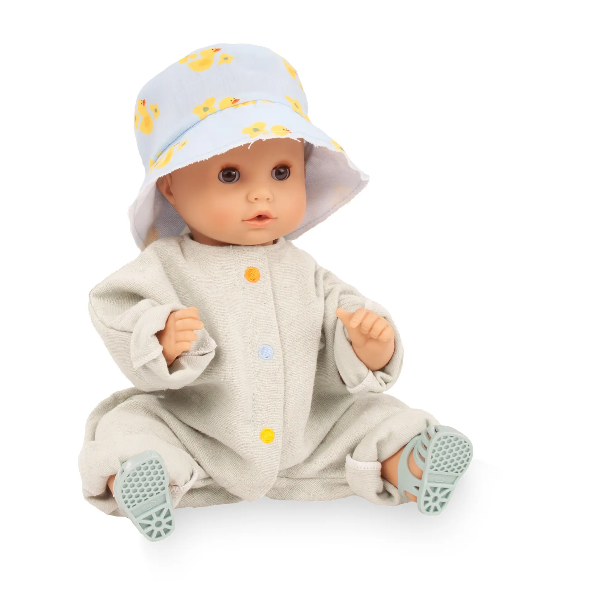 Kombi Gr. 30-33 cm bestehend aus Anzug mit Cappy mit Entenmotiv und Badesandalen, angezogen. Von Goetz