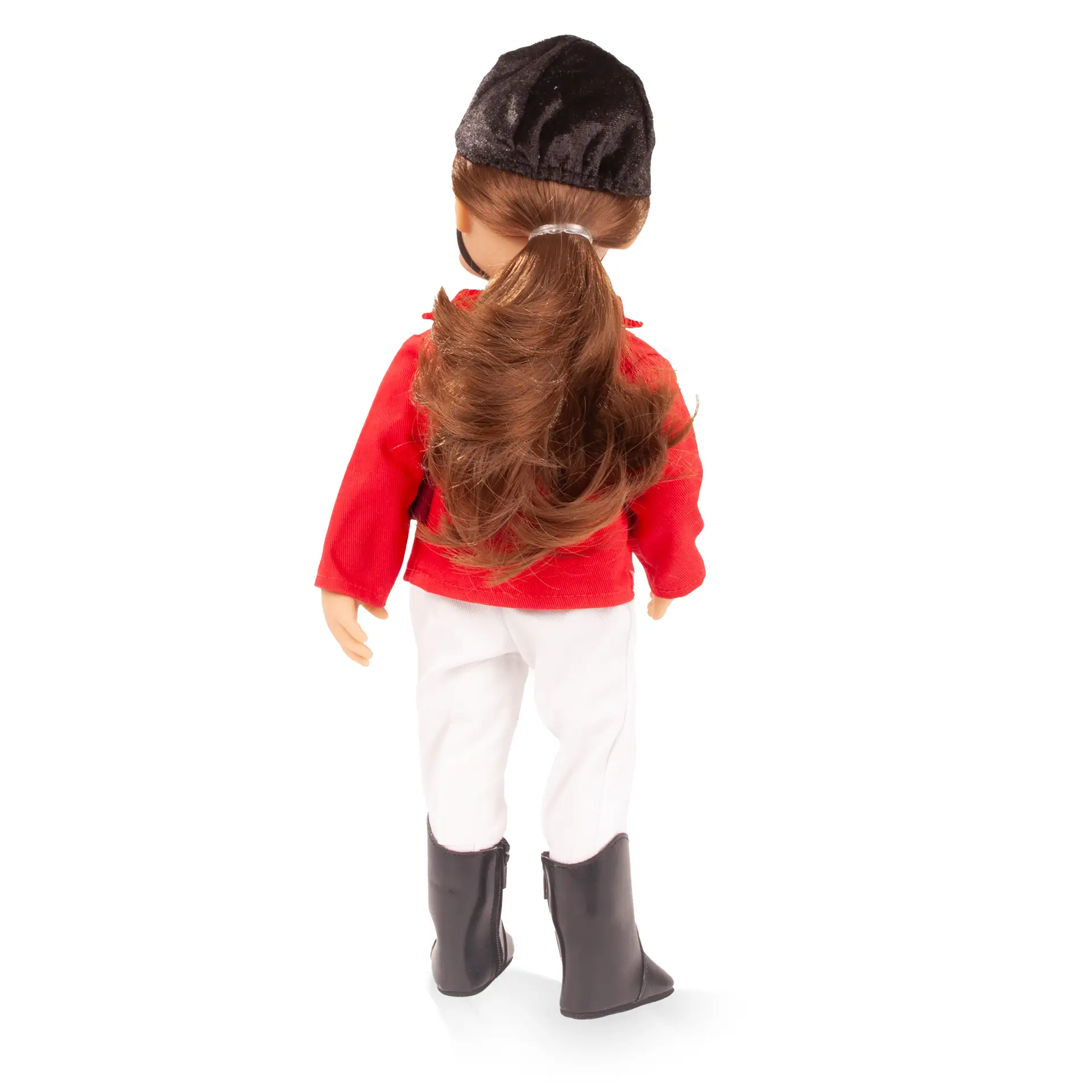 Rueckansicht von Stehpuppe Gr. 36 cm mit braunem, langen Haar. Sie traegt Reitturnierkleidung mit roter Jacke, weisser Reithose, Reitcappy und Reitstiefeln von Goetz