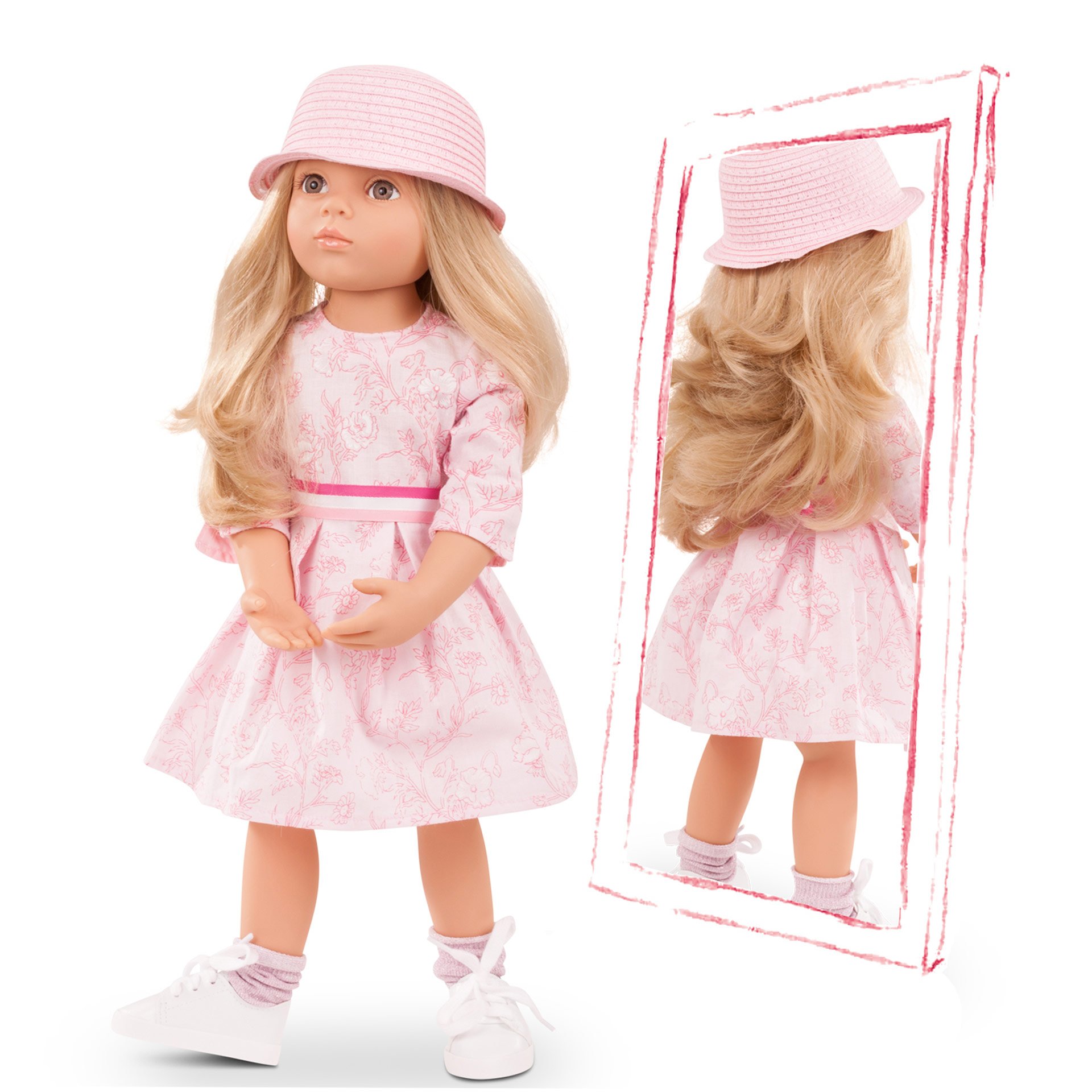 1766045 Happy Kidz Emma Multigelenkstehpuppe Goetz Stehpuppe Gr. 50 cm mit blondem Haar und grauen Augen. Sie traegt ein rosa-weisses Sommerkleid mit Hut und Sneakers mit Soeckchen von Goetz