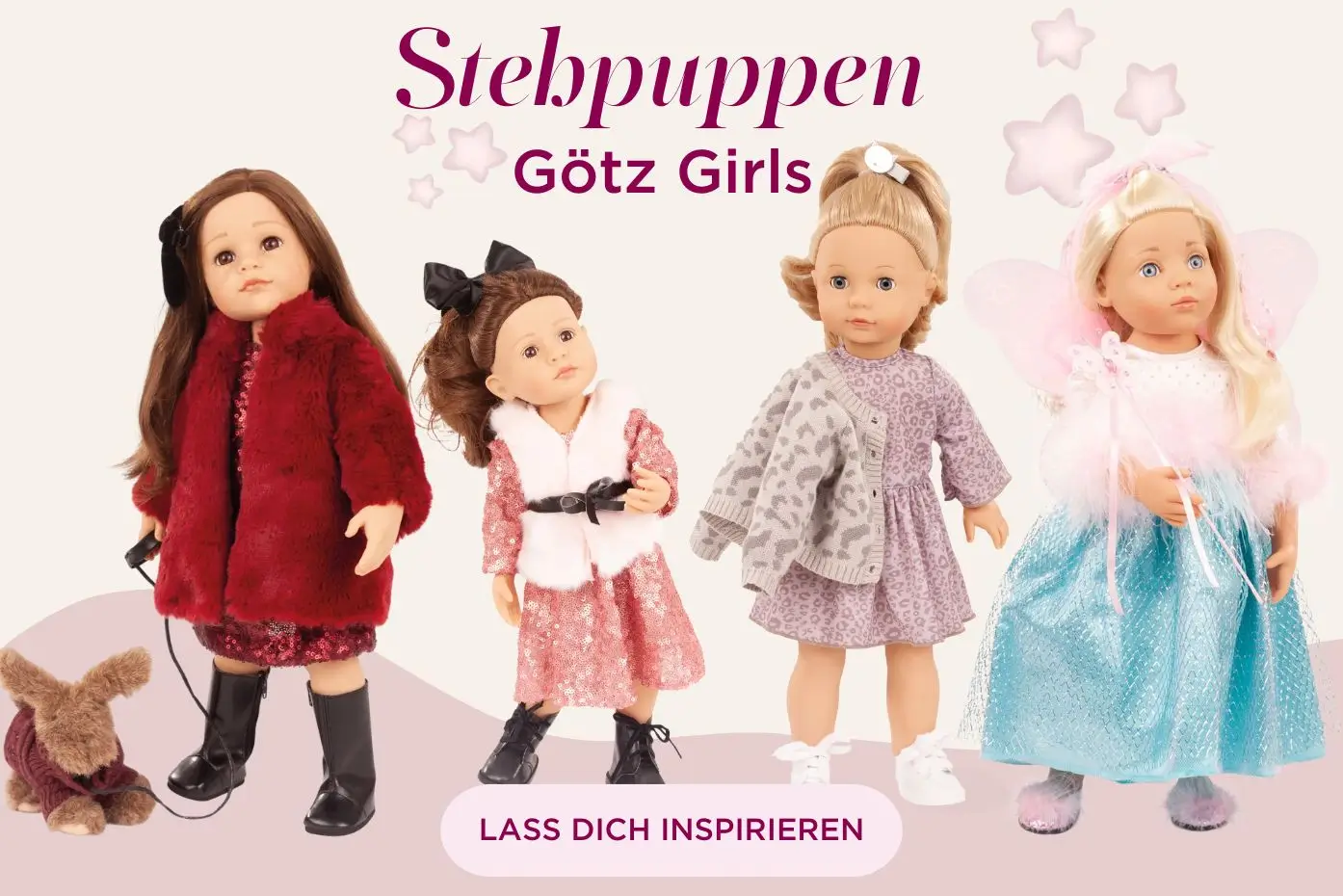 Vier Stehpuppen in unterschiedlichen Looks von edlem und winterlichem Outfit bis hin zu sommerlichem Look und Feenoutfit