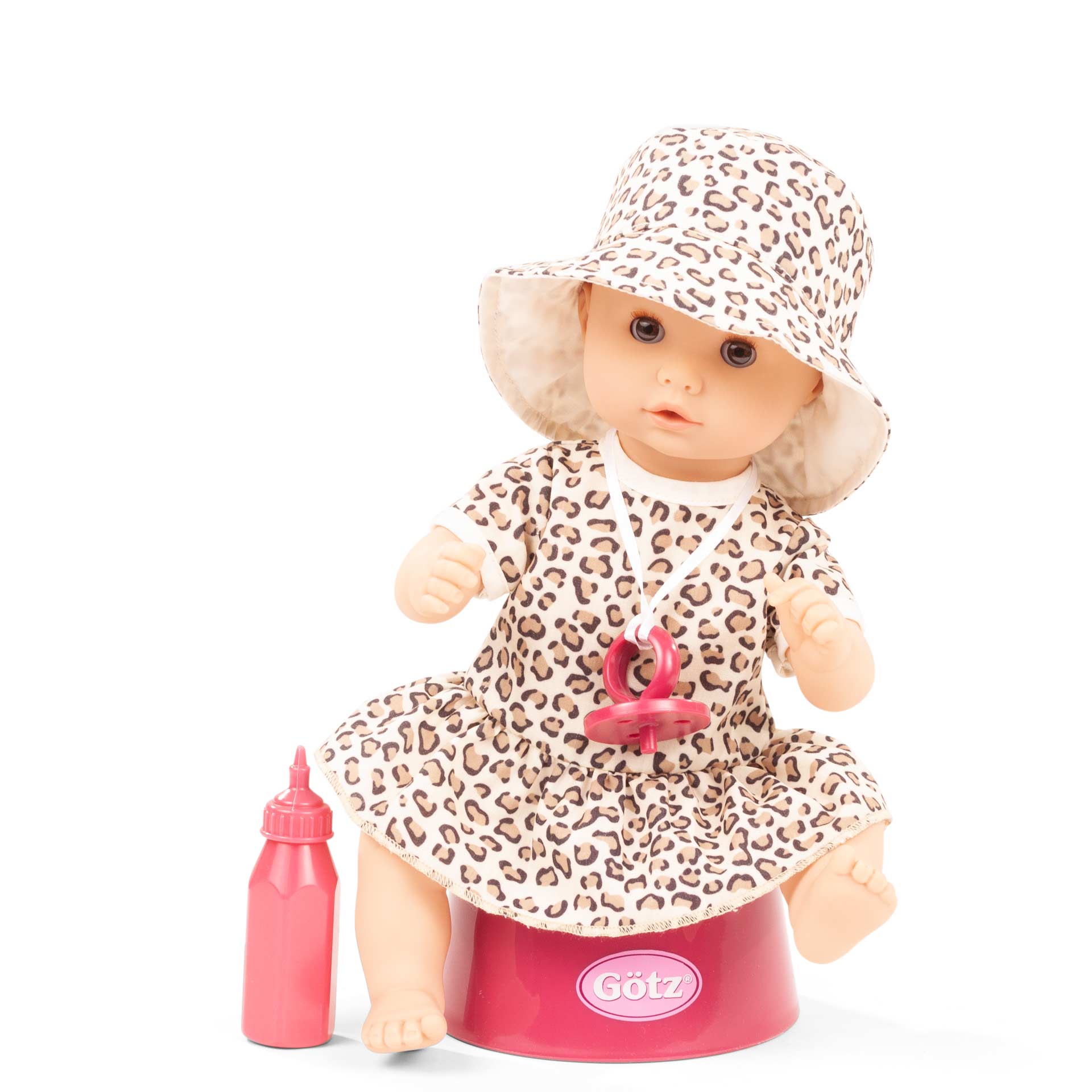 2453153-sleepy-aquini-cats-babypuppe-goetz sleepy-aquini-cats-babypuppe-goetz-schnuller-hut-leolook-toepfchen-trinkflasche-kleid-sommerkleid-leoprint-schlafaugen