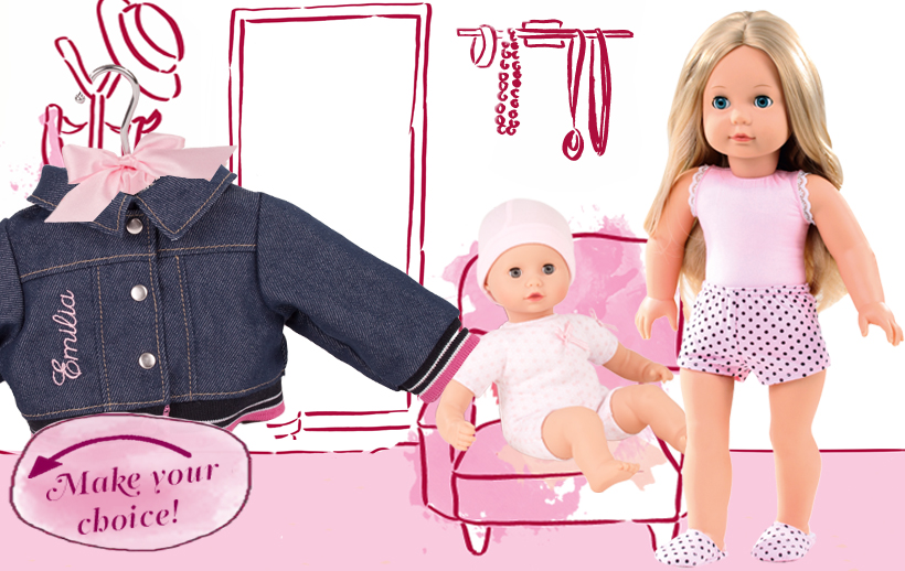 33 cm große Babypuppe und 46 cm große Stehpuppe mit blonden Haaren und blauen Schlafaugen vor rosa Skizzenhintergrund und links eine Jeansjacke mit dem bestickten Namen Emma