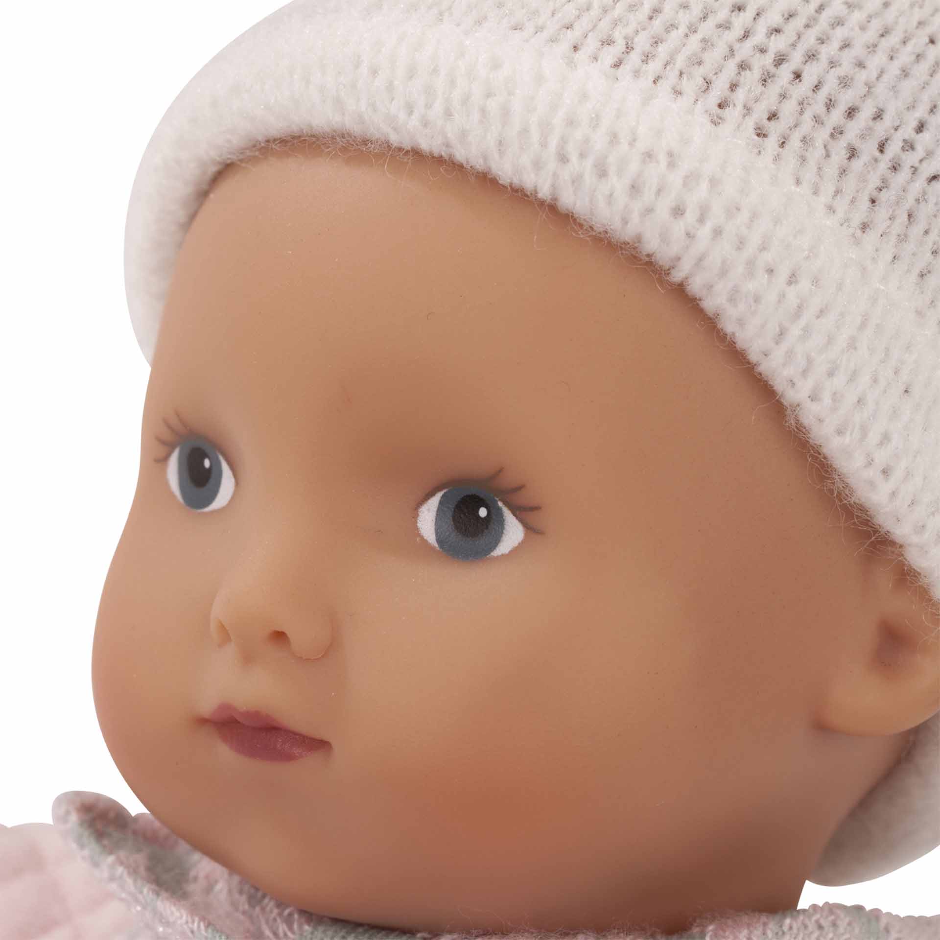 1787026-mini-muffin-waffles-babypuppe-goetz-portrait mini-muffin-waffles-babypuppe-augen-blaue-augen-strickmuetze-goetz-portrait