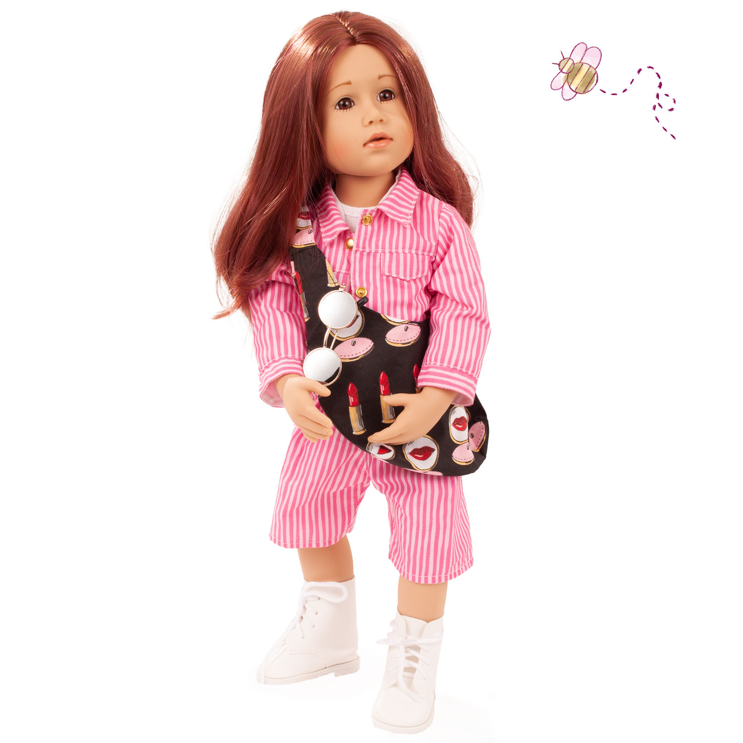 laura-multigelenkstehpuppe-goetz-umhaengetasche-stiefel-jacke-latzhose