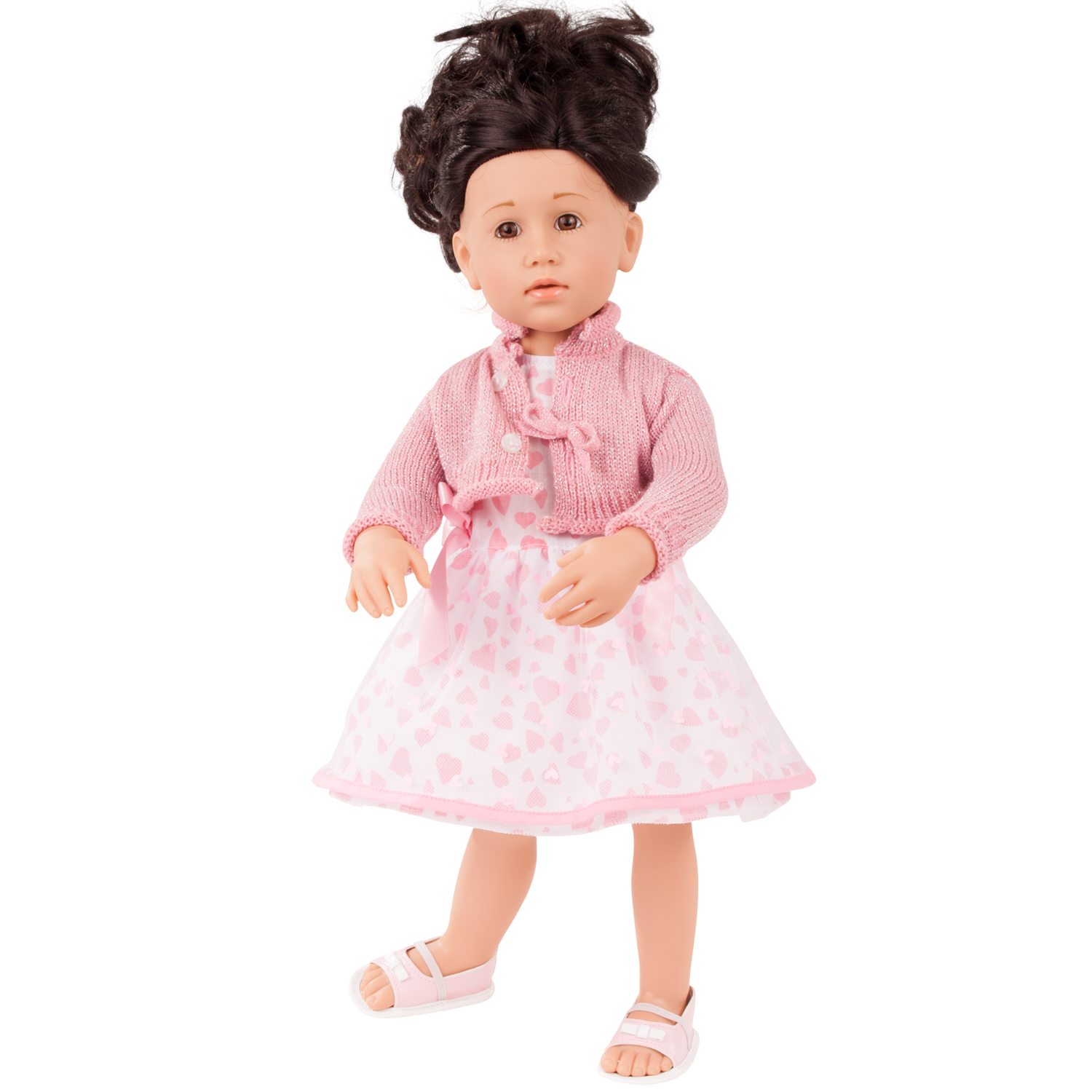 50 cm grosse braunhaarige Stehpuppe traegt Kleid mit Herzchenmotiv, rosa Strickjacke und Sandalen