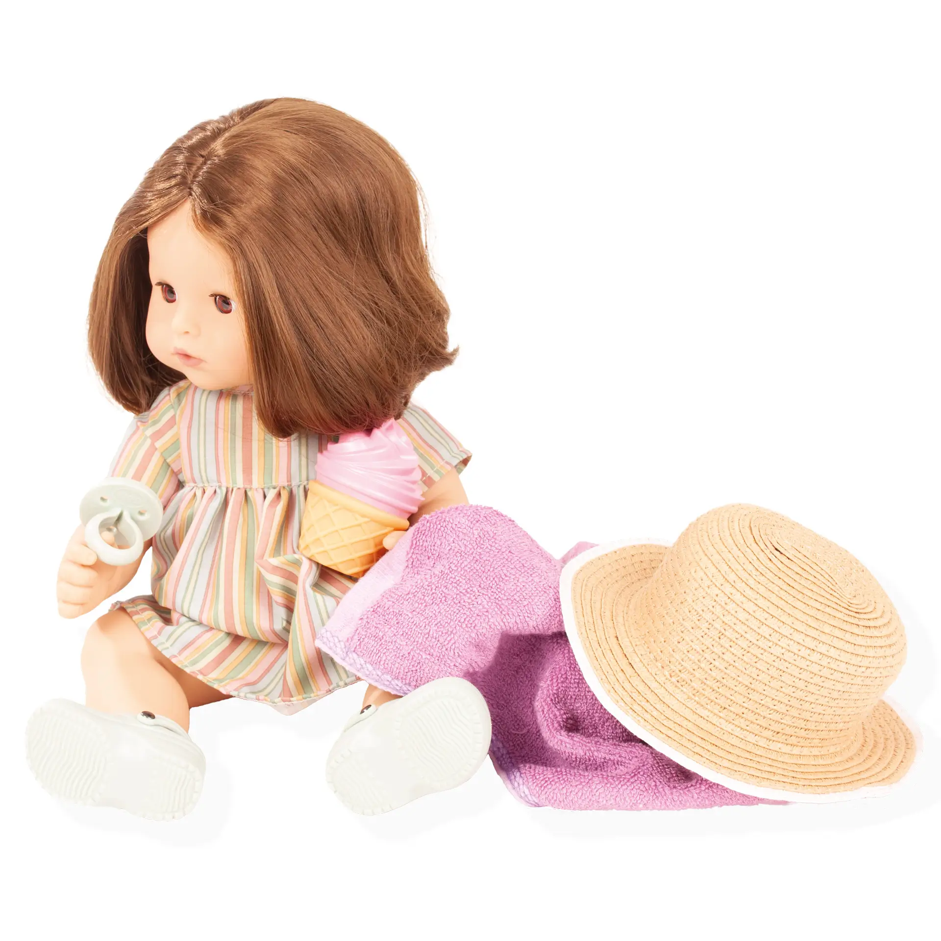 2518254-maxy-aquini-beach-vibes-badebaby-goetz maxy-aquini-beach-vibes-badebaby-goetz-schlafaugen-braune-augen-sandalen-badetuch-wasserspielzeug-sommerkleid-pagenkopf-braunhaarig-strohhut-schnuller