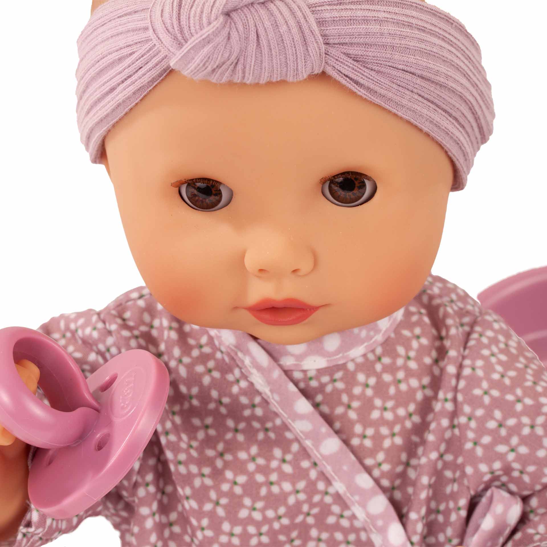 2253146-sleepy-aquini-soft-mood-babypuppe-front sleepy-aquini-braune-augen-schlafaugen-schnuller-goetz
