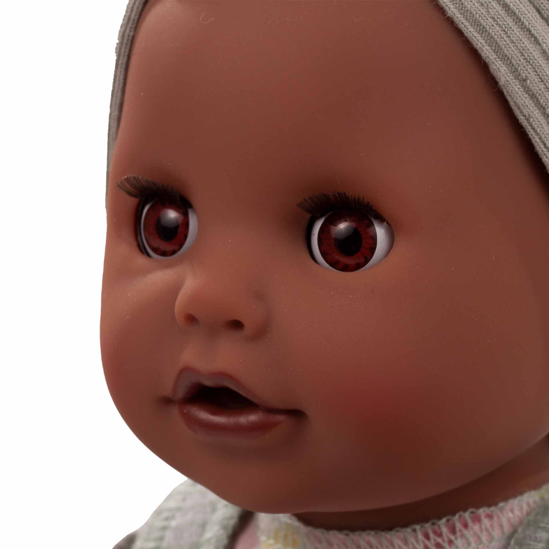 2353851-sleepy-aquini-popsicle-badepuppe-goetz sleepy-aquini-popsicle-badepuppe-schnuller-schlafaugen-braune-augen-weichkoerper-goetz-portrait