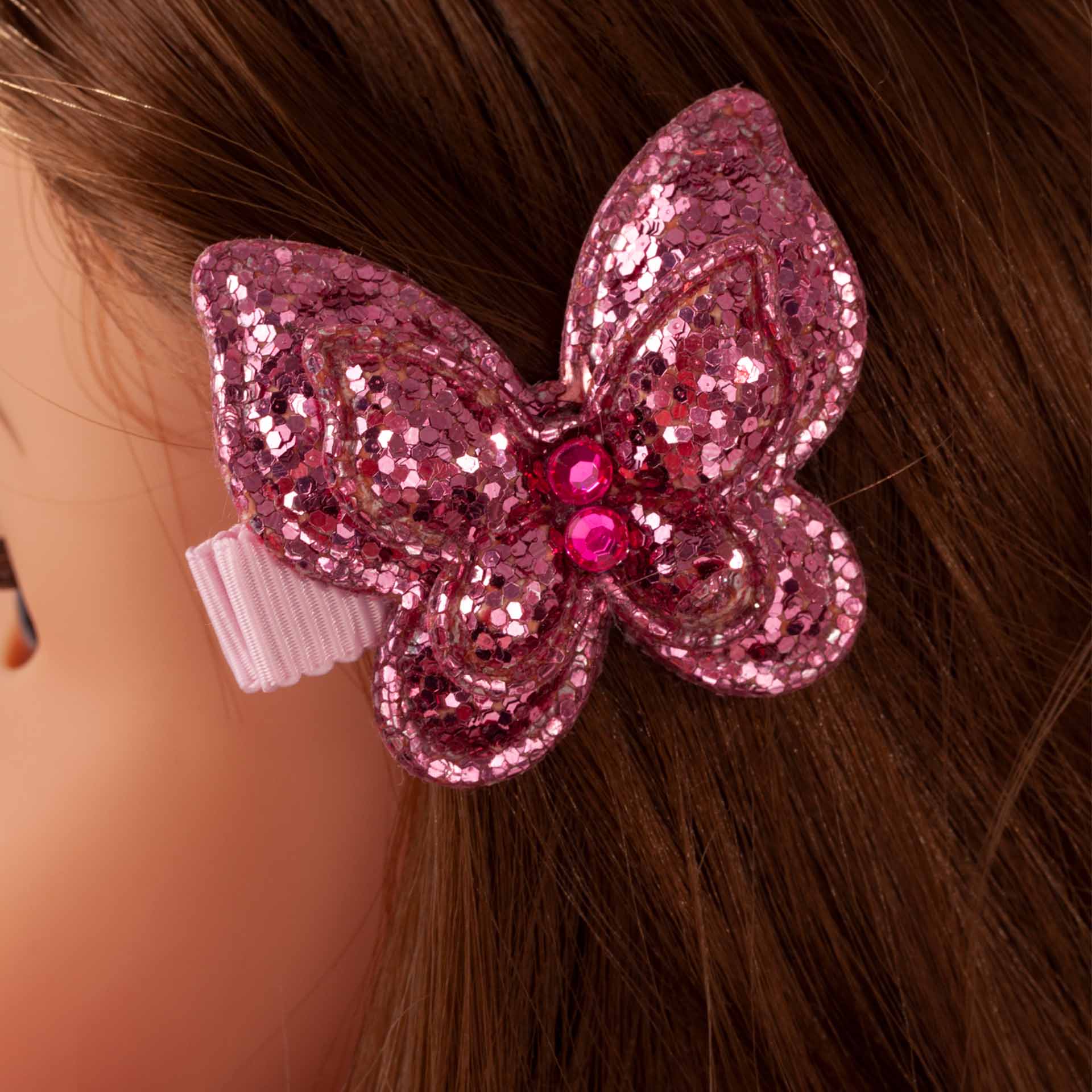 2190321-elisabeth-mini-maxi-stehpuppe-goetz-haarspange-detail elisabeth-mini-maxi-precious-day-stehpuppe-haarspange-nahaufnahme-glitzerschmettling-goetz