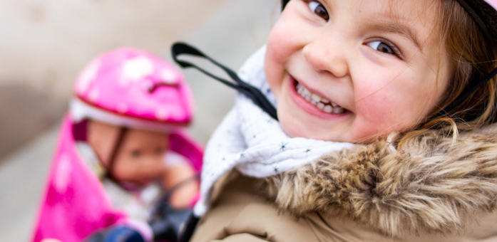 Puppenmama und Goetz Puppe fahren Fahrrad
