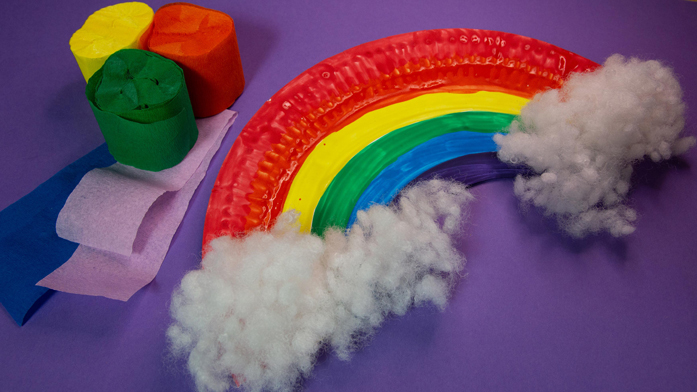 kreativ-ecke-goetz-puppen-regenbogen-diy-bild bunter Regenbogen auf lilanem Hintergrund
