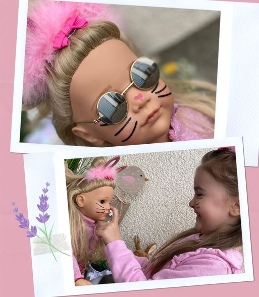 Fotokollage mit Kind und Stehpuppe mit blonden Haaren Hasenhaarreif Schnurrhaaren und Nickelbrille