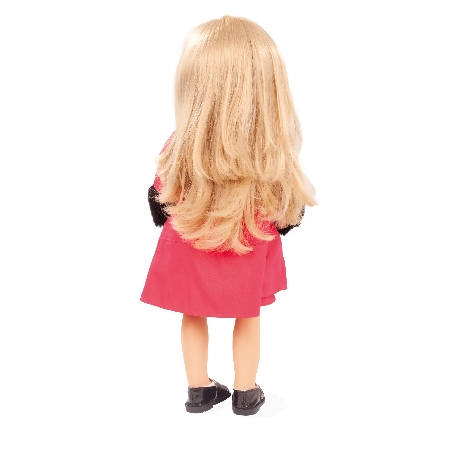2566204 Happy Kidz Svenja Multigelenkstehpuppe Goetz Rueckansicht von Stehpuppe 45-50 cm mit blondem Haar und steingrauen Augen. Sie trägt ein pink-schwarzes Kleid mit schwarzen Spangenschuhen und Struempfen, dazu einen passenden Mantel mit schwarzem Plueschärmeln von Goetz