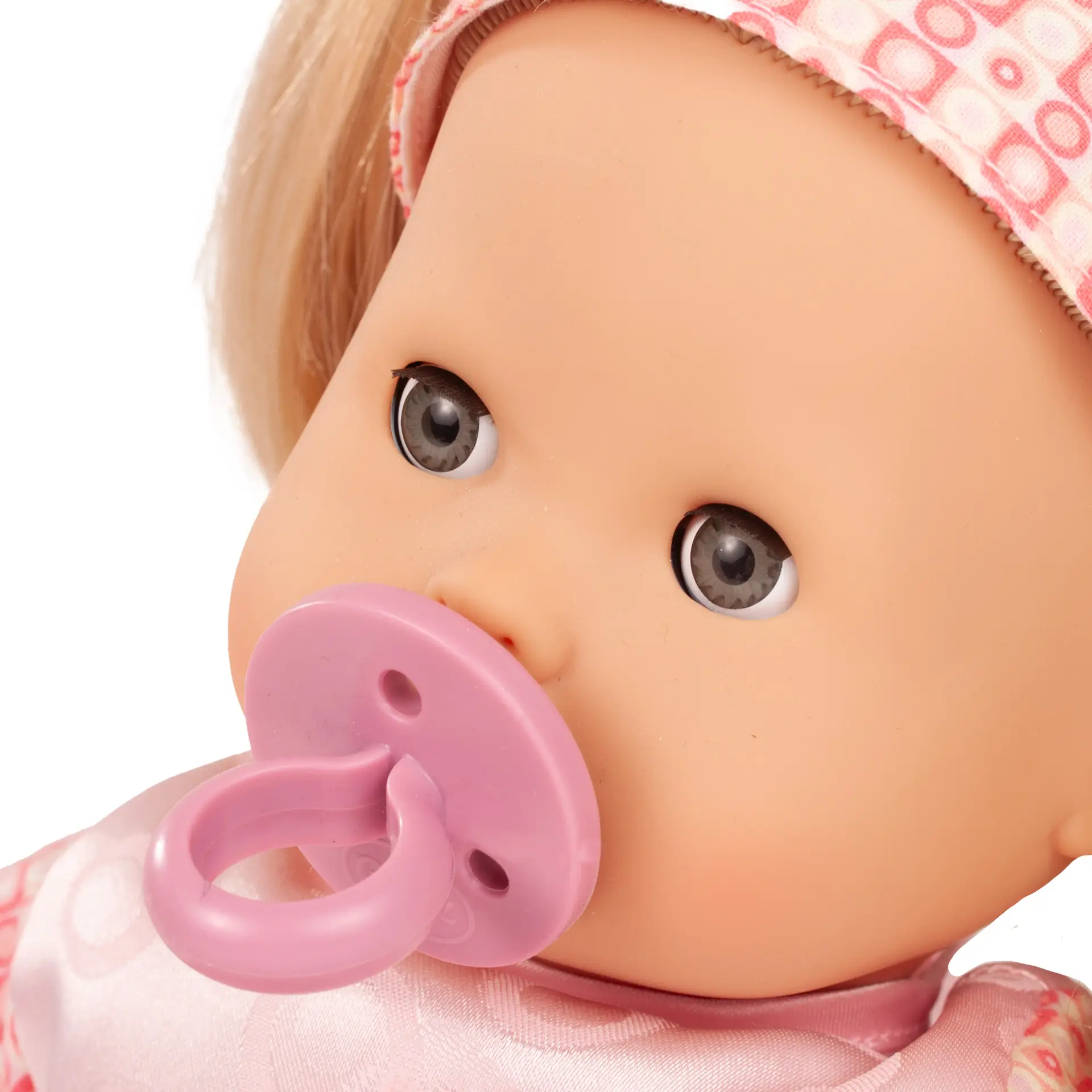 Portrait von Babypuppe Gr. M mit blondem Haar, blauen Schlafaugen und Schnuller von Goetz