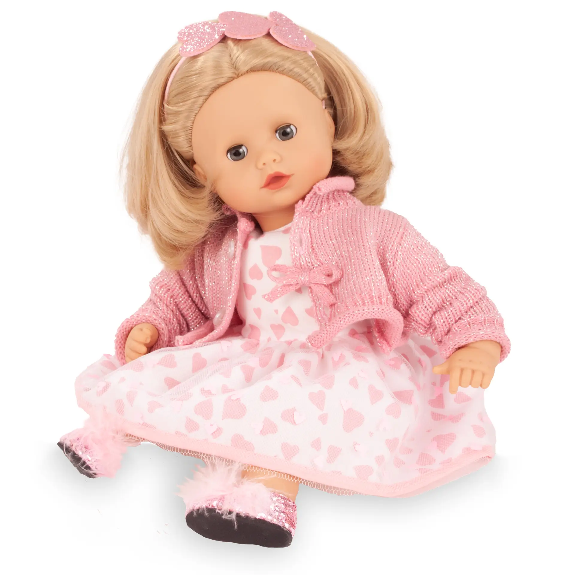 Babypuppe Gr. 30-33 cm mit blondem Haar und blauen Schlafaugen. Sie traegt ein rosa-weisses Sommerkleid mit rosa Glitzer-Strickjacke, dazu Glitzer-Ballerinas und einen Haarreif mit Herzen von Goetz