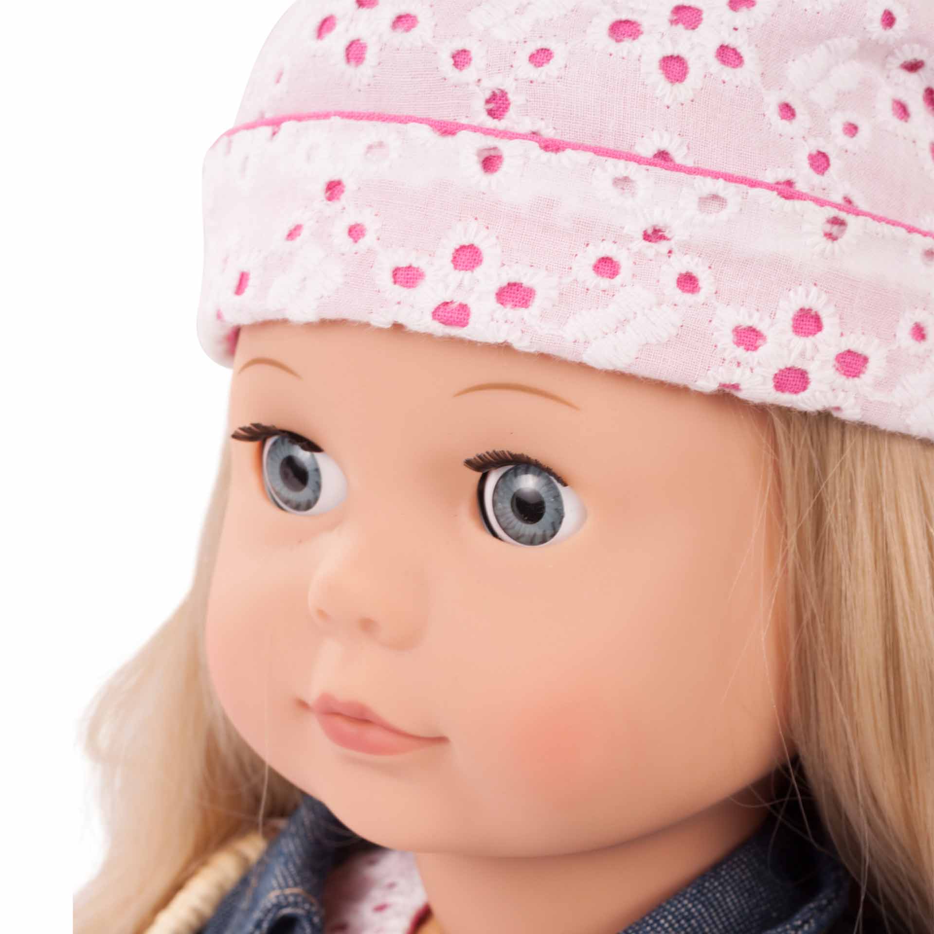 1490366-precious-day-jessica-colour-and-lace-stehpuppe-goetz-portrait precious-day-jessica-colour-and-lace-stehpuppe-blaue-augen-schlafaugen-blond-muetze-goetz-portrait